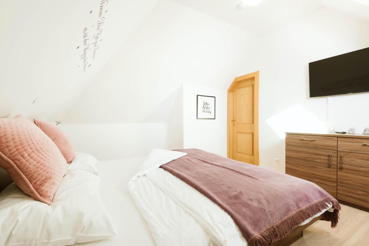 Haus Aussicht - Ferienwohnungen Velden Velden am Wörthersee Eksteriør bilde
